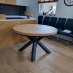 Stół okrągły na nogach metalowych typu X